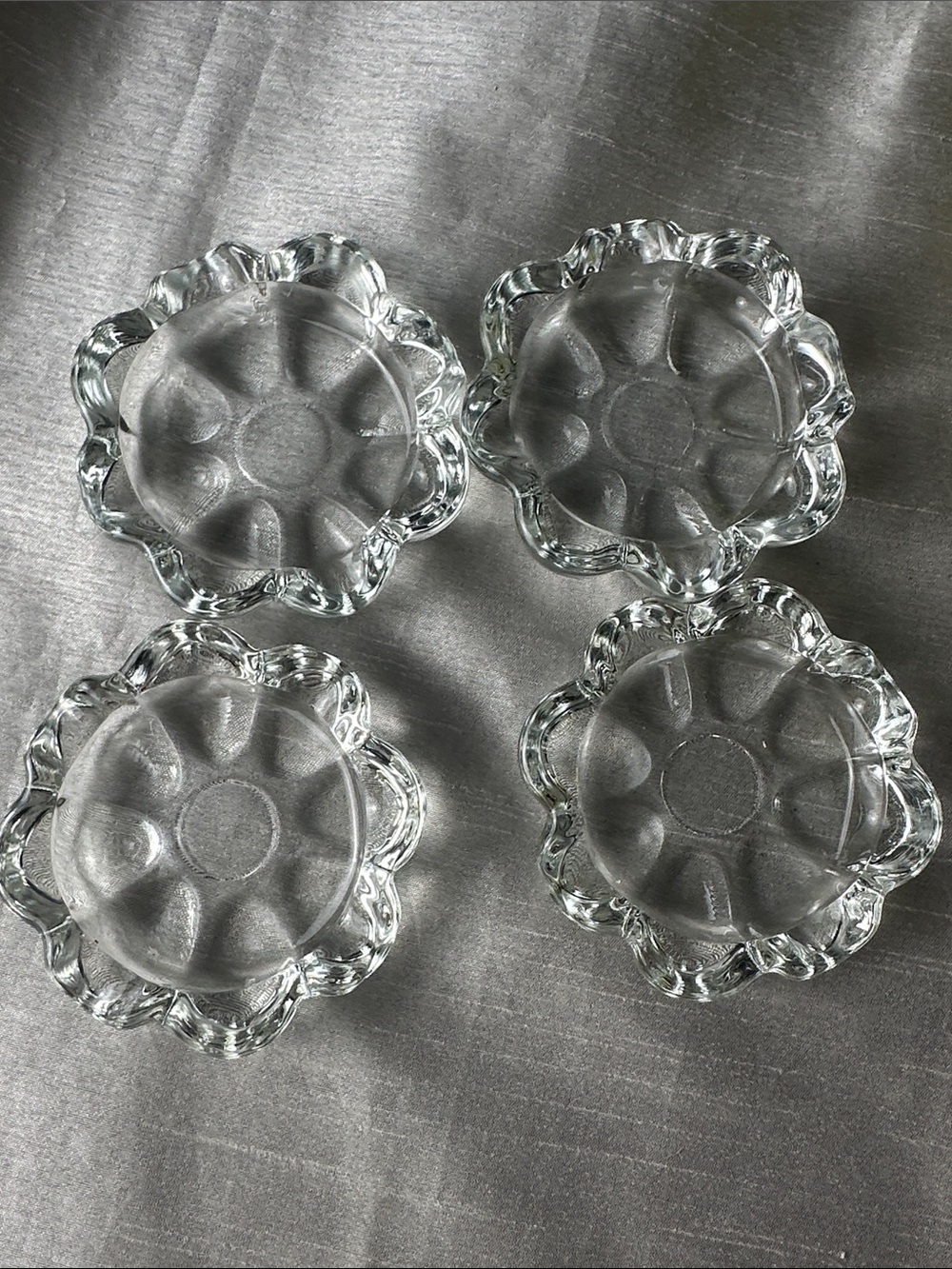 4 Vintage Flower Shaped Mini Ashtrays. 3 Inch size